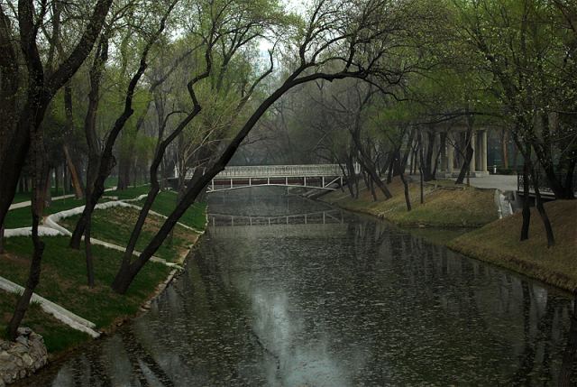 Весна тоже бывает унылой