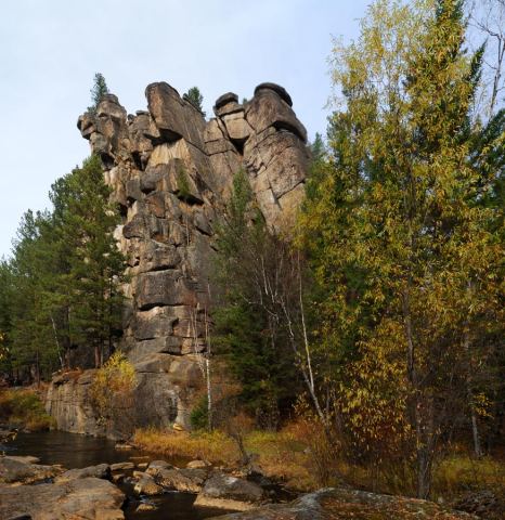 Скальник Витязь и  река Олха...