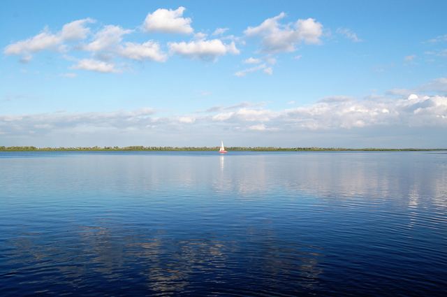 Белеет парус одинокий...