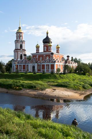 Воскресенский собор с колокольней(1797-1801гг) в Старой Руссе.