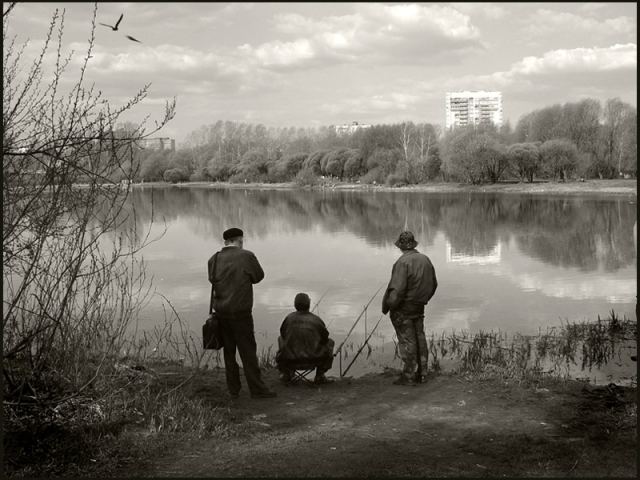 Весна в Стрешневском парке. Рыбаки.
