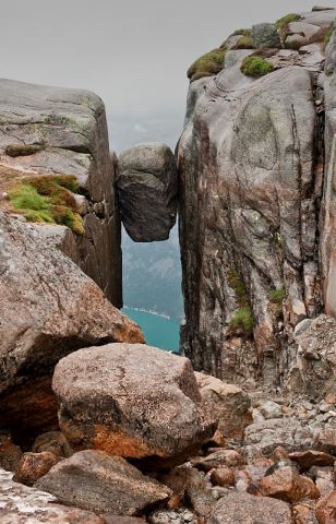 Kjeragbolten (горошина). Норвегия
