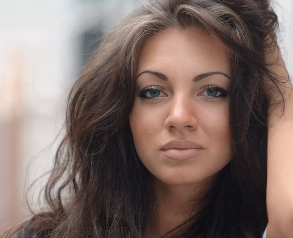 Девушка с зелёными глазами