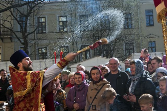 С ПРАЗДНИКОМ ВАС ЛЮБИМЫЕ