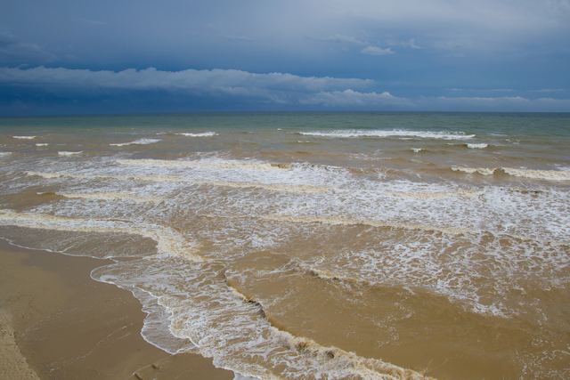 Море волнуется