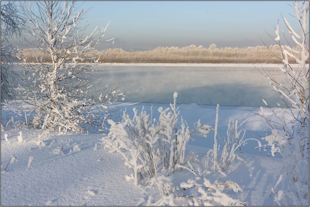 Река парит