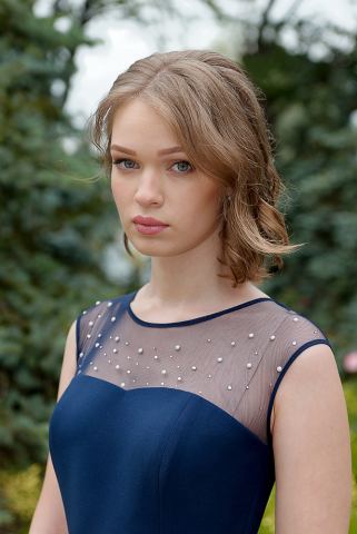 Выпускница.