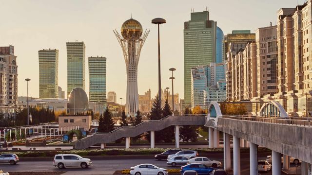 Водный бульвар в Астане