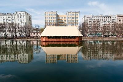 Клубника_Чистые Пруды_Парк Горького_20110502_0284_w_sm.jpg
