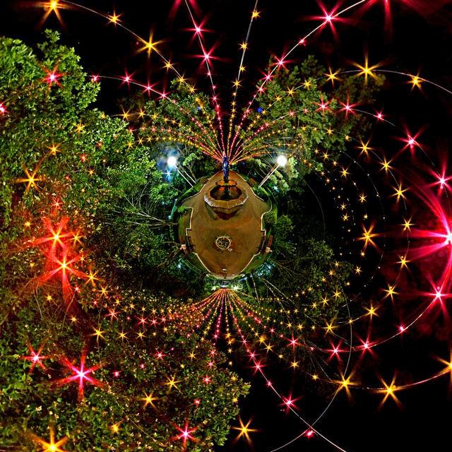 2011-08-23_00-53-30_Nm-Fountain_planet_.jpg