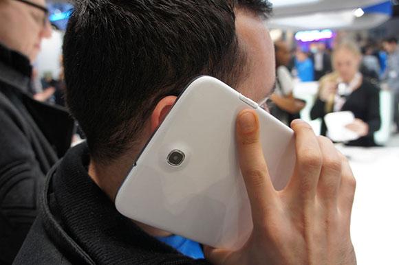 01-0-Oversized-Smartphone.jpg