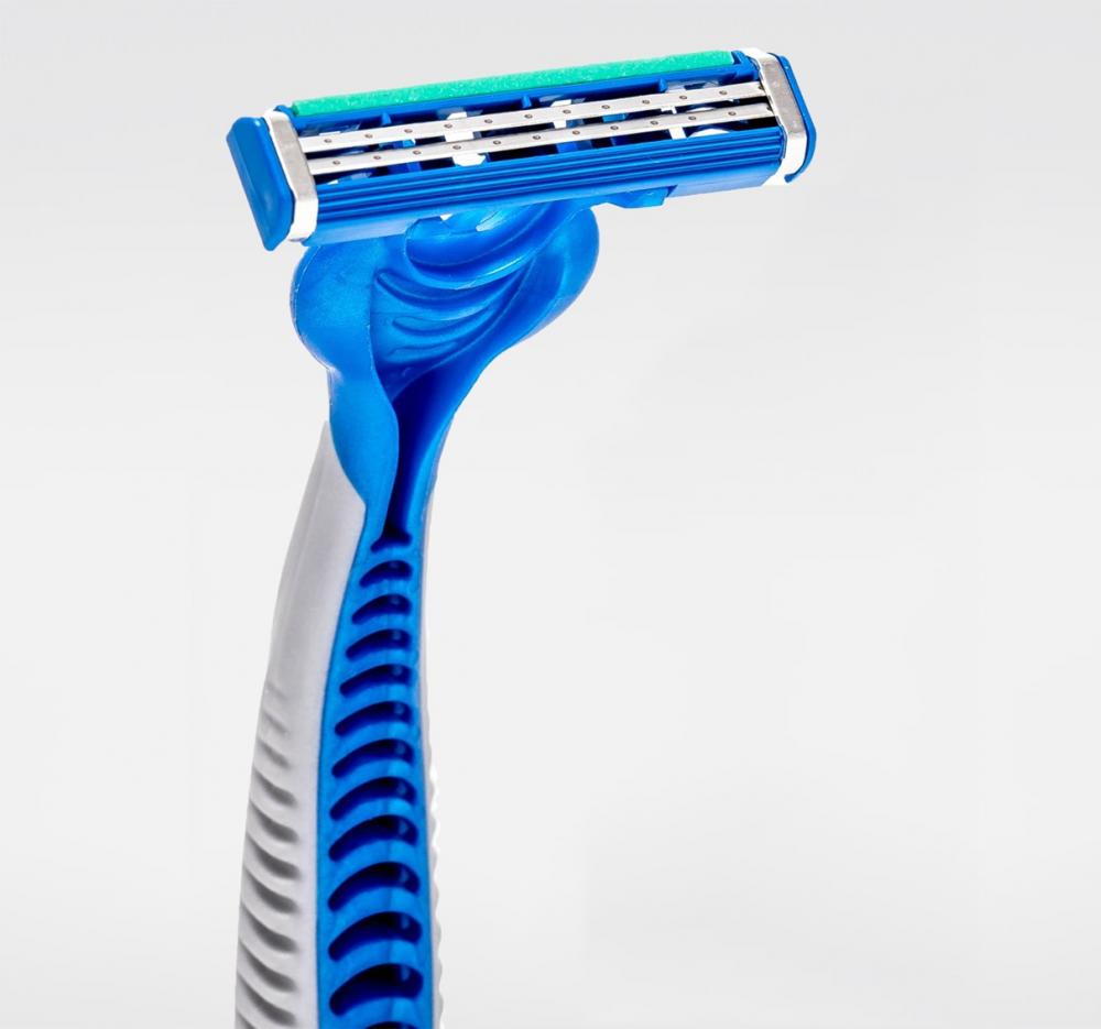 gillette-body-disposable-razor-qtr.jpg