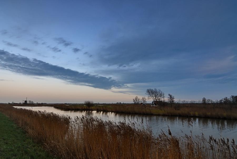 Winter_evening_in_the_countryside.jpg