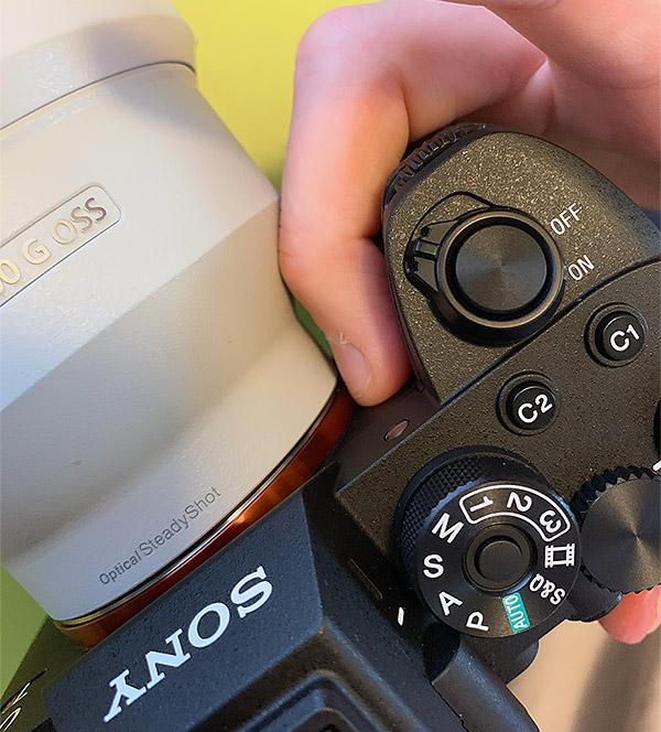 Z-sony-a7rvi-HandGrip1-600.jpg