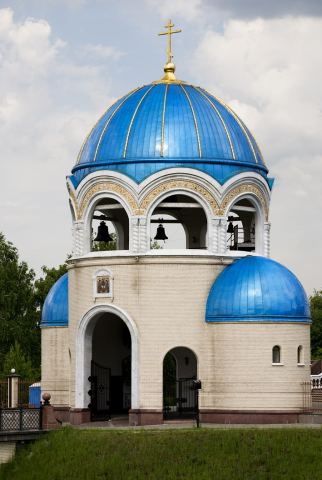 Надвратная звонница.