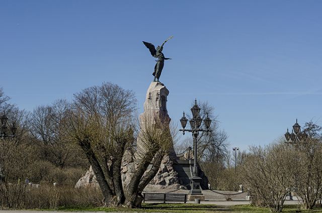 Памятник погибшим русским матросам 