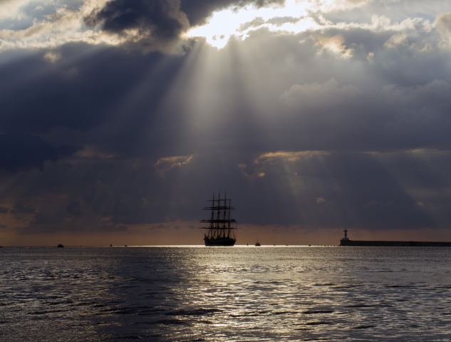 Барк Седов уходит в море_4
